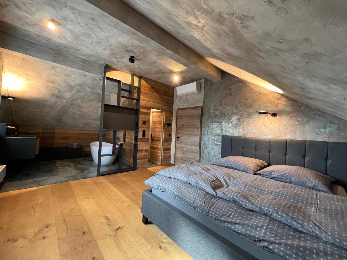 Appartement Der Extraklasse Mit Whirlpool Roding Kültér fotó